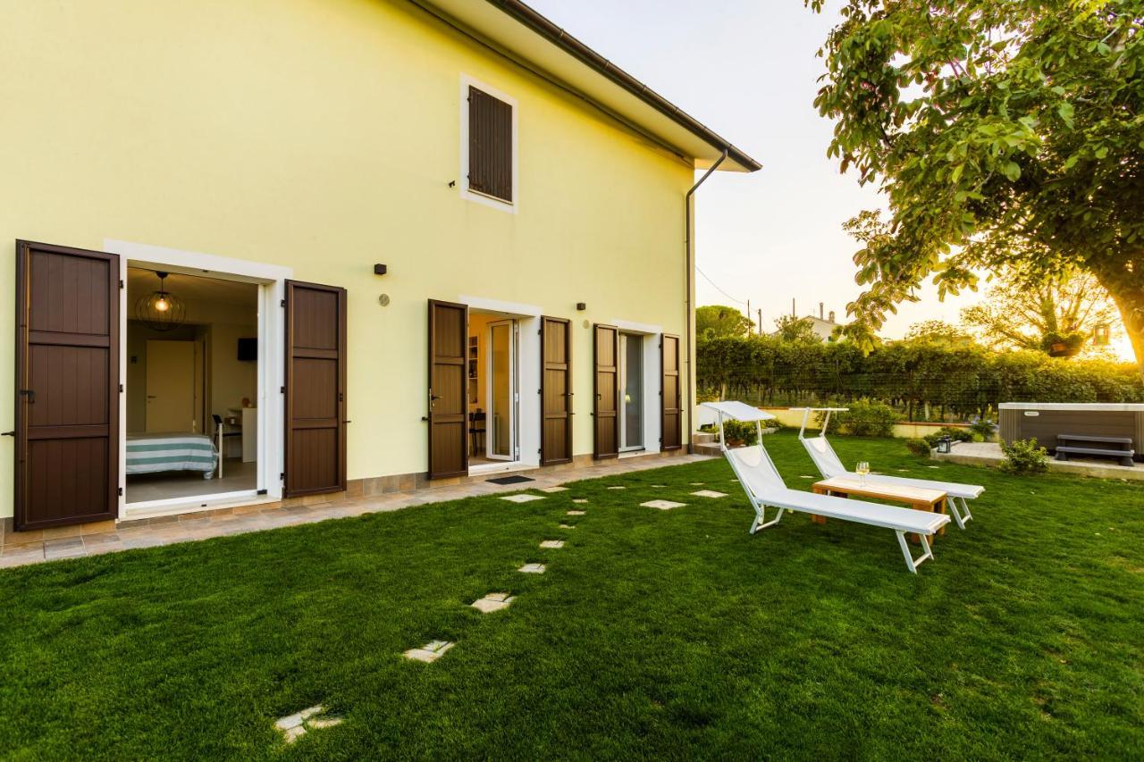 B&B Al Chicco D'Uva Morro dʼAlba Kültér fotó